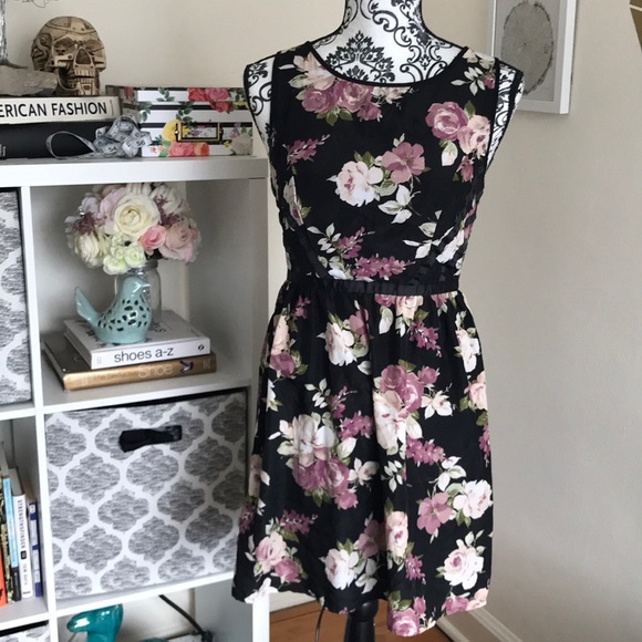 Dresses & Skirts - Black Floral Print Dress